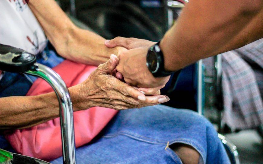 Helping Someone with Alzheimer’s Cope with a Spouse’s Death